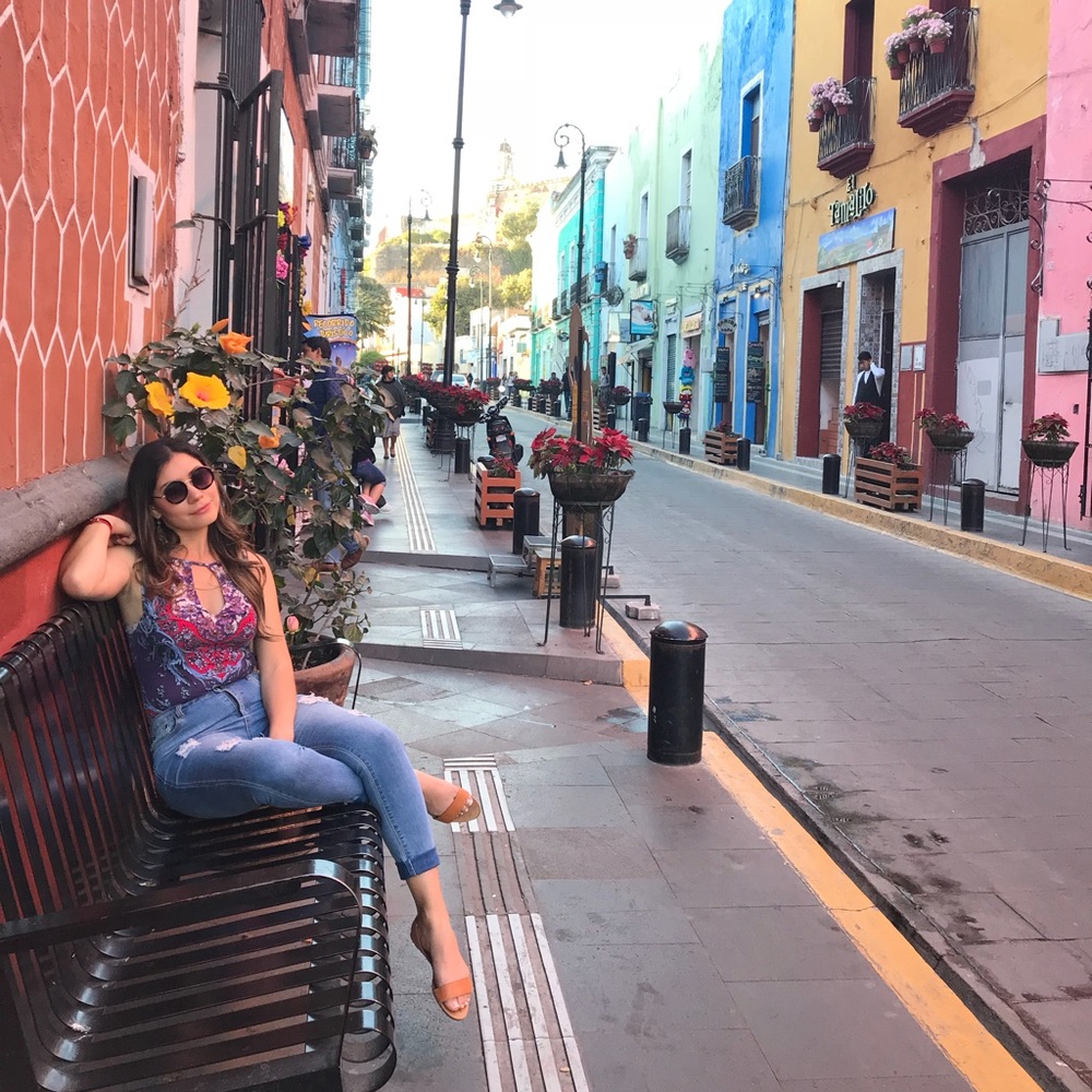 Meet your Posher, Anahi